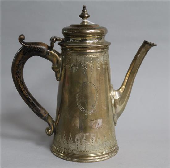 An Edwardian silver coffee pot, by Lambert & Co, London, 1903, 19.5 oz.